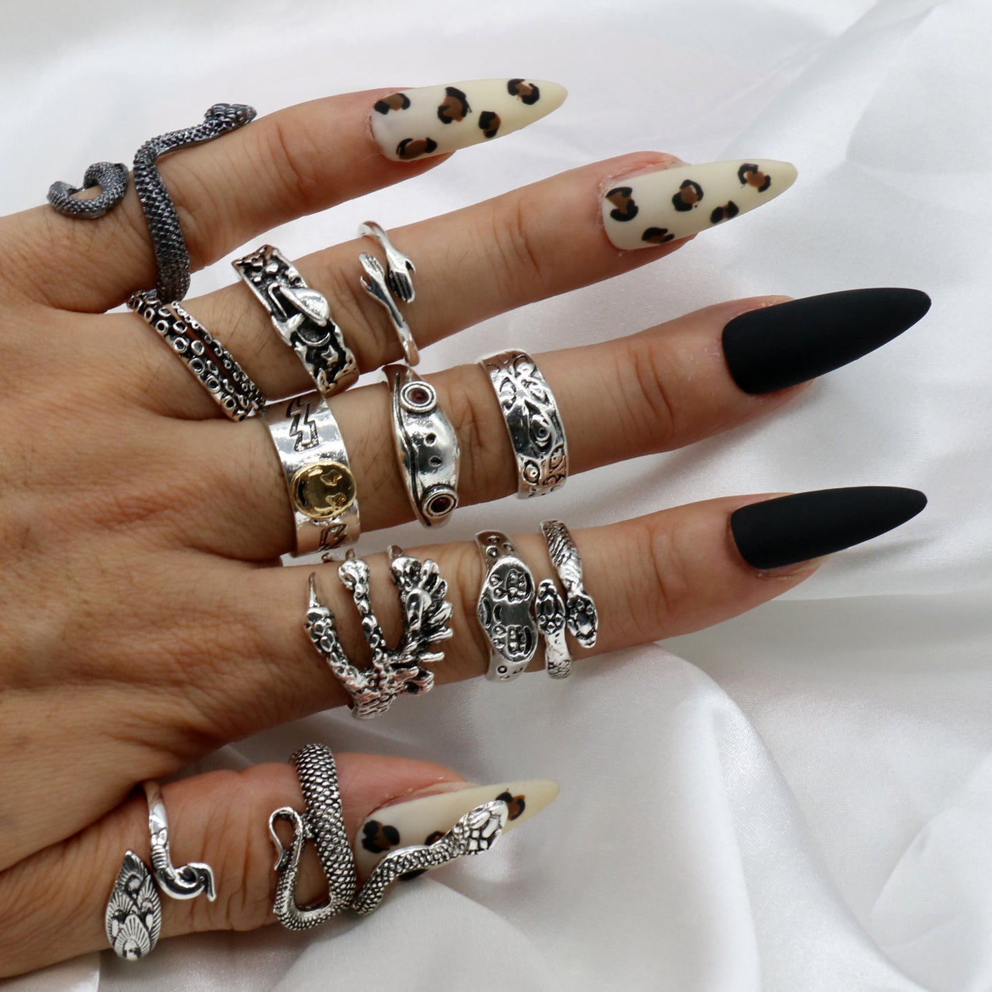 Halloween Ornament Ring Set